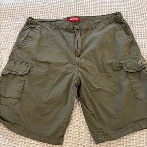 Men’s UNIONBAY Green Cargo Shorts